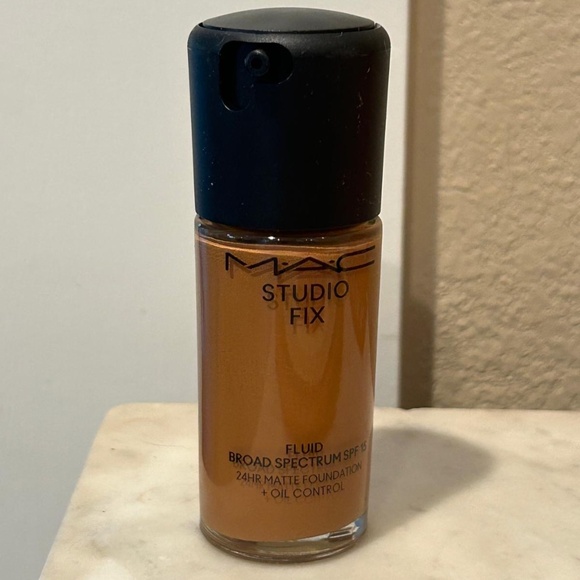MAC Studio Fix Fluid Matte Foundation BRAND NEW - Picture 1 of 7